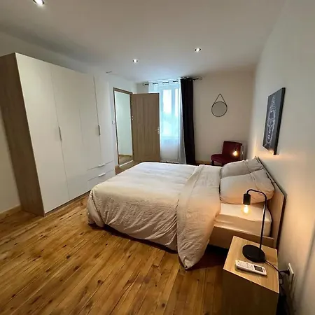 Spacieux A Avec Parking Inclus. Apartment