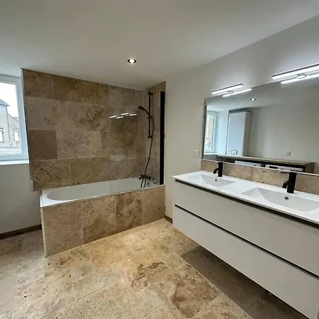Spacieux A Avec Parking Inclus. Apartment *